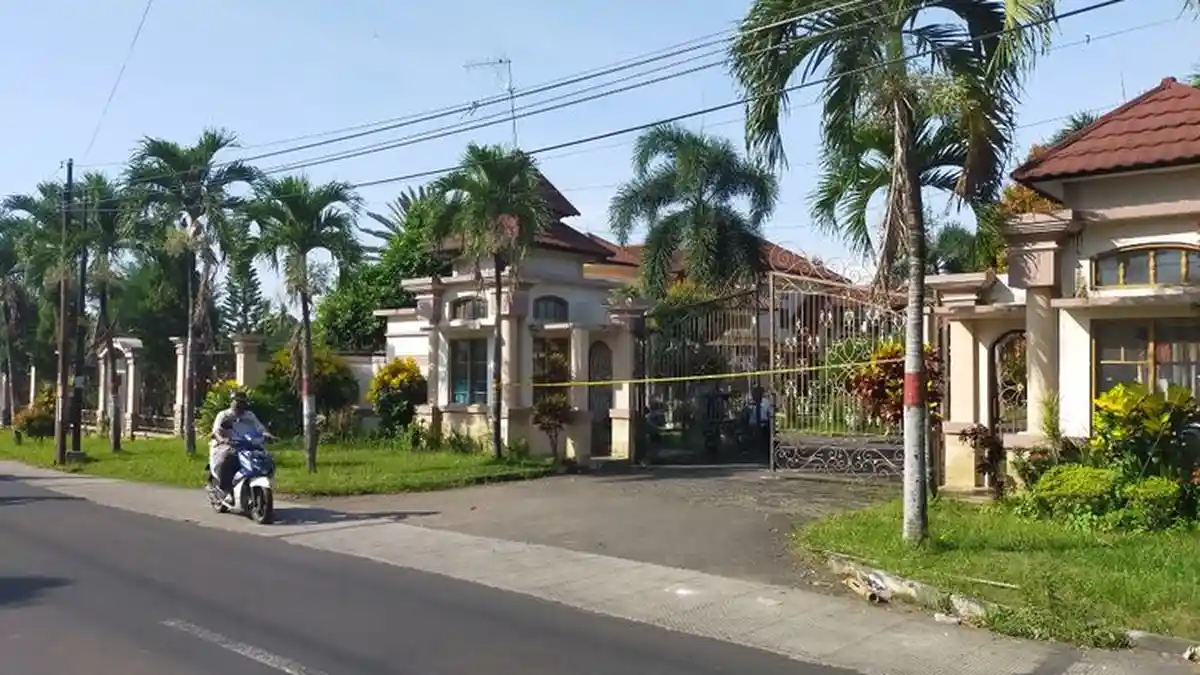 20 Pria Bersenjata Samurai Rampok Rumah Pengusaha, Enam Orang Penghuni Rumah Disekap
