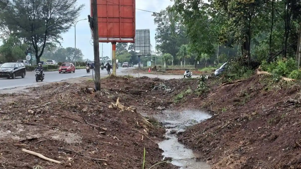Pipa Air Batam Hilir Bocor di Dua Lokasi, Diduga Terdampak Proyek Pelebaran Jalan