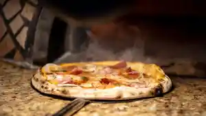 Pizza-dengan-saus-pasta-Italia-DOK-Istimewa.jpg