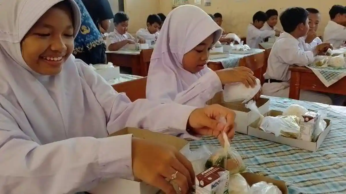 Sejarah Indonesia, Mulai 6 Januari 2025, 190 Dapur di 26 Provinsi Mulai Pasok Makan Bergizi Gratis