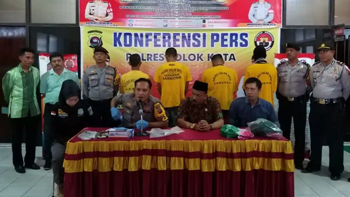 Masuk Lewat Jendela dan Sempat Tidur Berdua di Kamar, Siswi SMK di Solok Sumbar Dibunuh Pacarnya