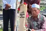 Jenazah-Tarsiah-72-dimakamkan-di-TPU-Desa-Rancaudik-Subang.jpg