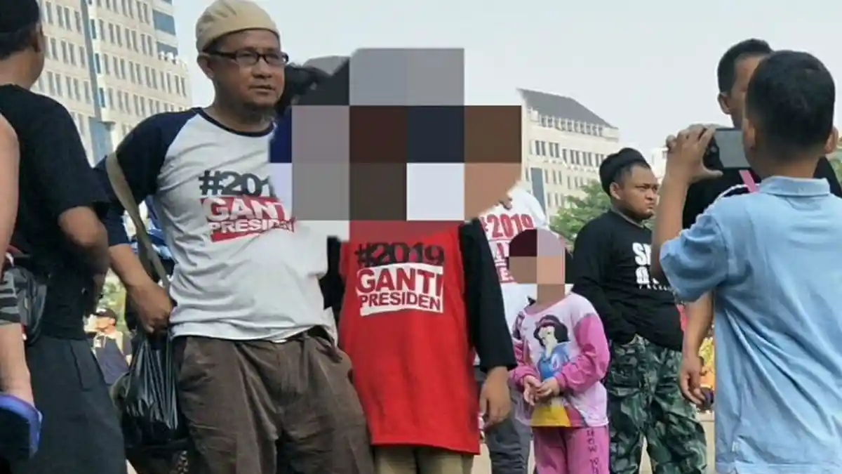 Sejumlah Anak Kenakan Kaus #2019GantiPresiden di CFD Jakarta
