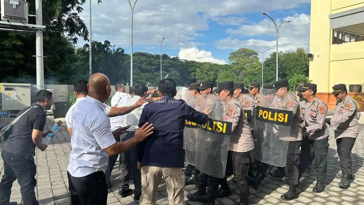 Polres Bandara Ngurah Rai Gelar Latihan Dalmas Antisipasi May Day 2025