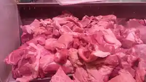 Daging-Babi-di-Pasar-Swalayan-Freshmart-Bahu-Manado-Sulawesi-Utara-Selasa-1642024.jpg