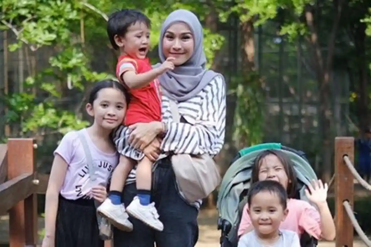Aktivitas Terbatas di Masa Pandemi, Ini Cara Zaskia Adya Mecca Membuat Anaknya Tak Bosan di Rumah