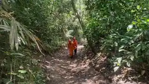 proses-evakuasi-pendaki-gunung-dukono_346.jpg