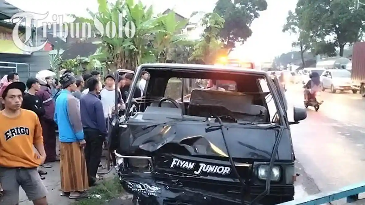 Meski Ringsek Usai Kecelakaan Karambol di Jalan Solo-Semarang, Semua Selamat, Satu Orang Luka Ringan