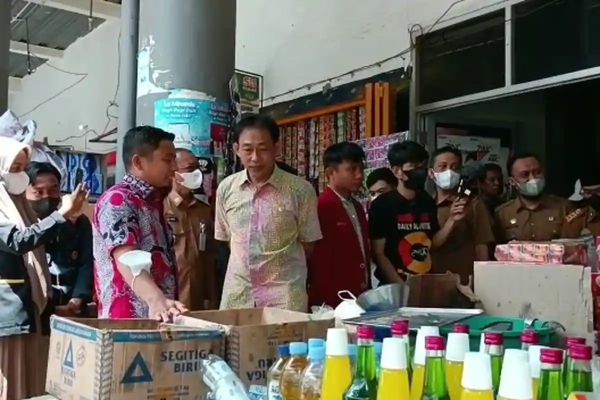 Pastikan Harga Sembako Stabil, Tasming Hamid Boyong Mahasiswa Sidak Dua Pasar Tradisonal di Parepare
