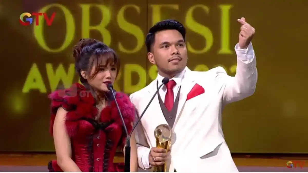 Fuji-Thoriq Halilintar Terima Penghargaan Pasangan Bucin, Pria Ini Beri Sindiran Menang Tanpa Karya