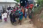 Proses-evakuasi-korban-hanyut-di-Sungai-Paguyaman.jpg