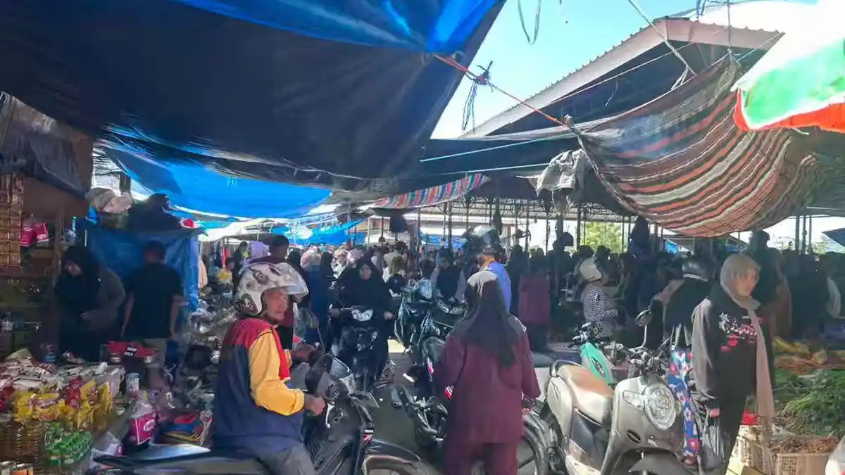 Pasar Percontohan Belopa Semrawut, Pedagang Kuasai Badan Jalan
