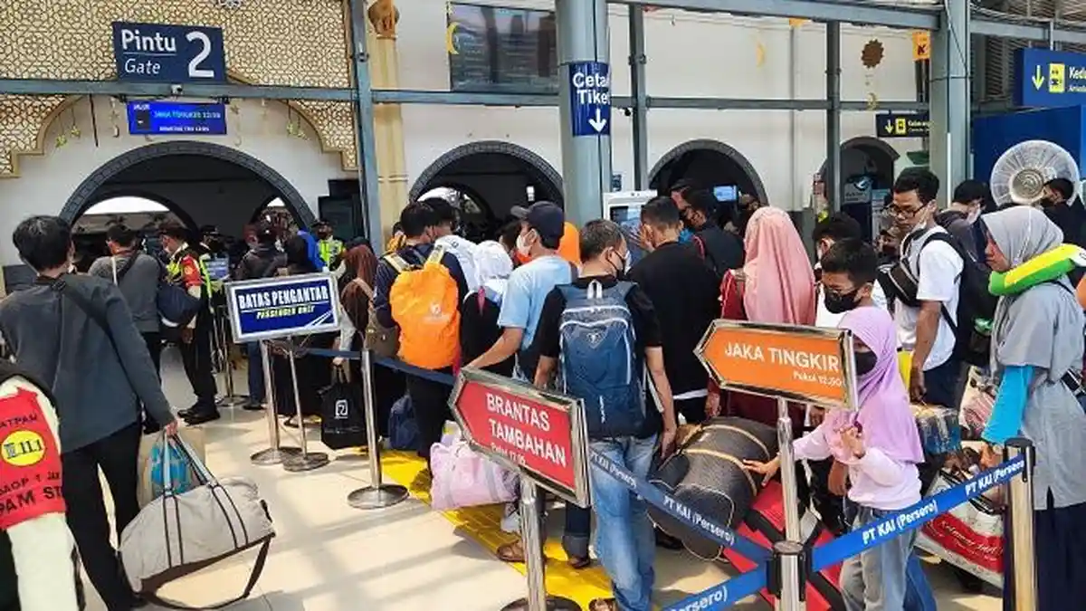 Puncak Arus Mudik, Hari Ini 22.900 Orang Berangkat dari Stasiun Pasar Senen