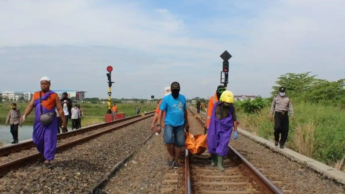 Tuli Sejak Kecil, Tukang Rongsok Tewas Tersambar Kereta Api di Semarang, Tetangga Kaget