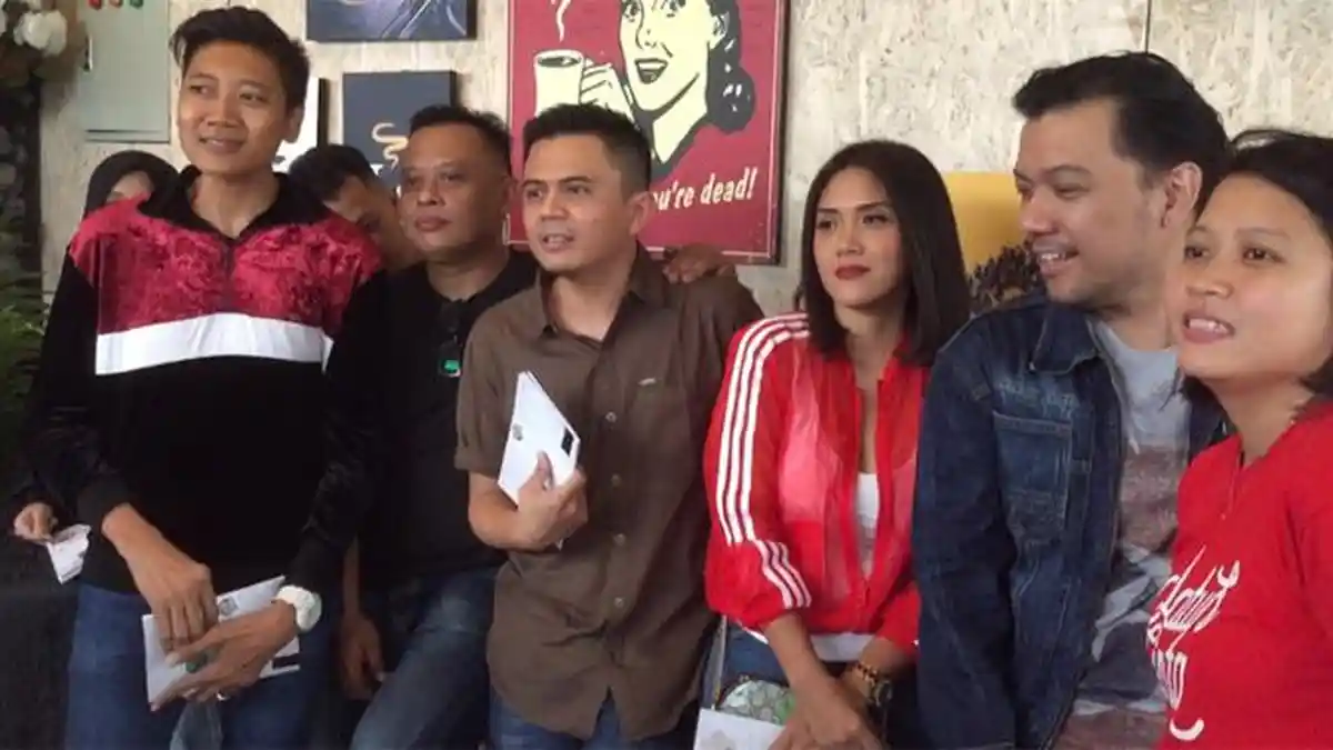 Torehkan Kisah 25 Tahun Bermusik, Adon, Sigit Cs Luncurkan Buku 'Seperempat Abad Base Jam'