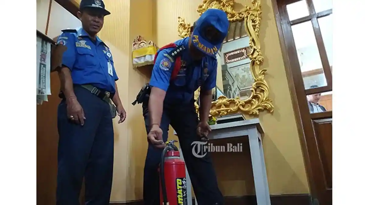 Atasi Masalah Kebakaran di Nusa Lembongan, Damkar Datangkan 2 Unit Pompa Portable