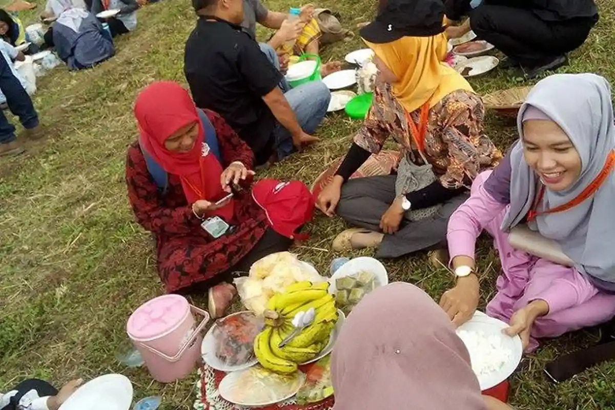 Amboi Sadapnya Makan Bajamba di Ranah Minang
