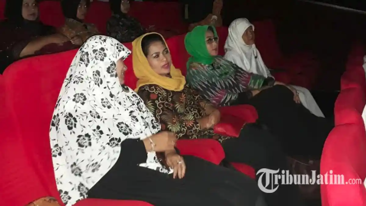 Usai Nobar Film 'Bunda: Kisah Cinta 2 Kodi,' Puti Berharap Perempuan Indonesia Bisa Multitasking