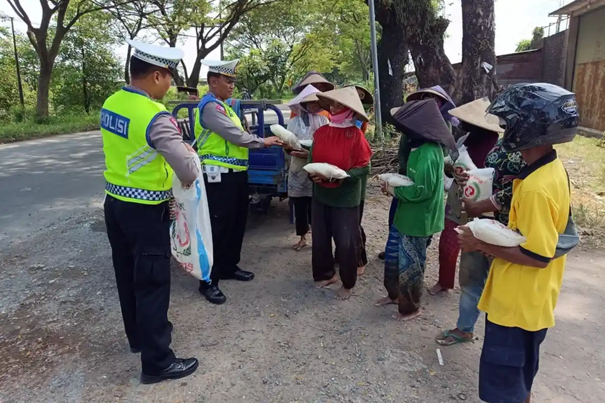 Baksos Ramadan Polres Kudus, Bagikan Beras 5 Kilogram di 7 Titik