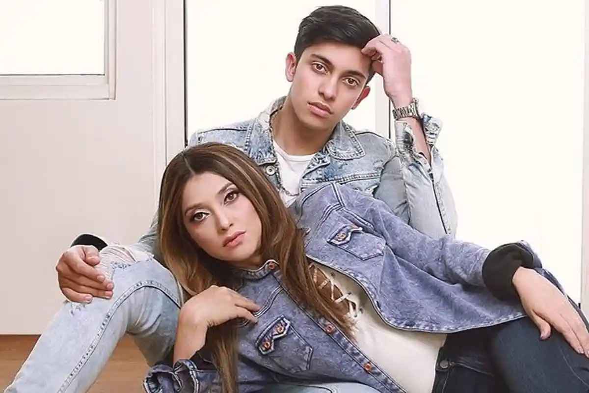 Sekian Lama Buat Penasaran, Identitas Ayah Kandung Anak Sarah Azhari Terungkap Melalui Ini.