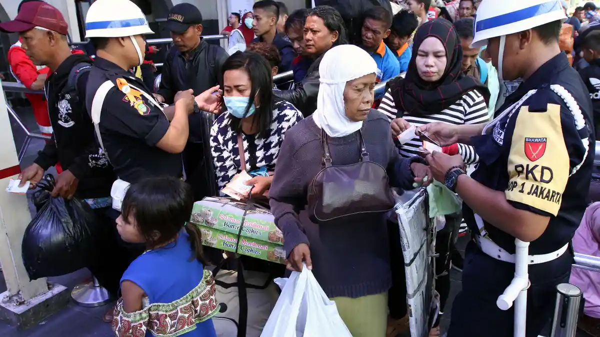 H-2 Lebaran, Pemudik di Stasiun Senen Lebih Banyak Dibanding di Stasiun Gambir