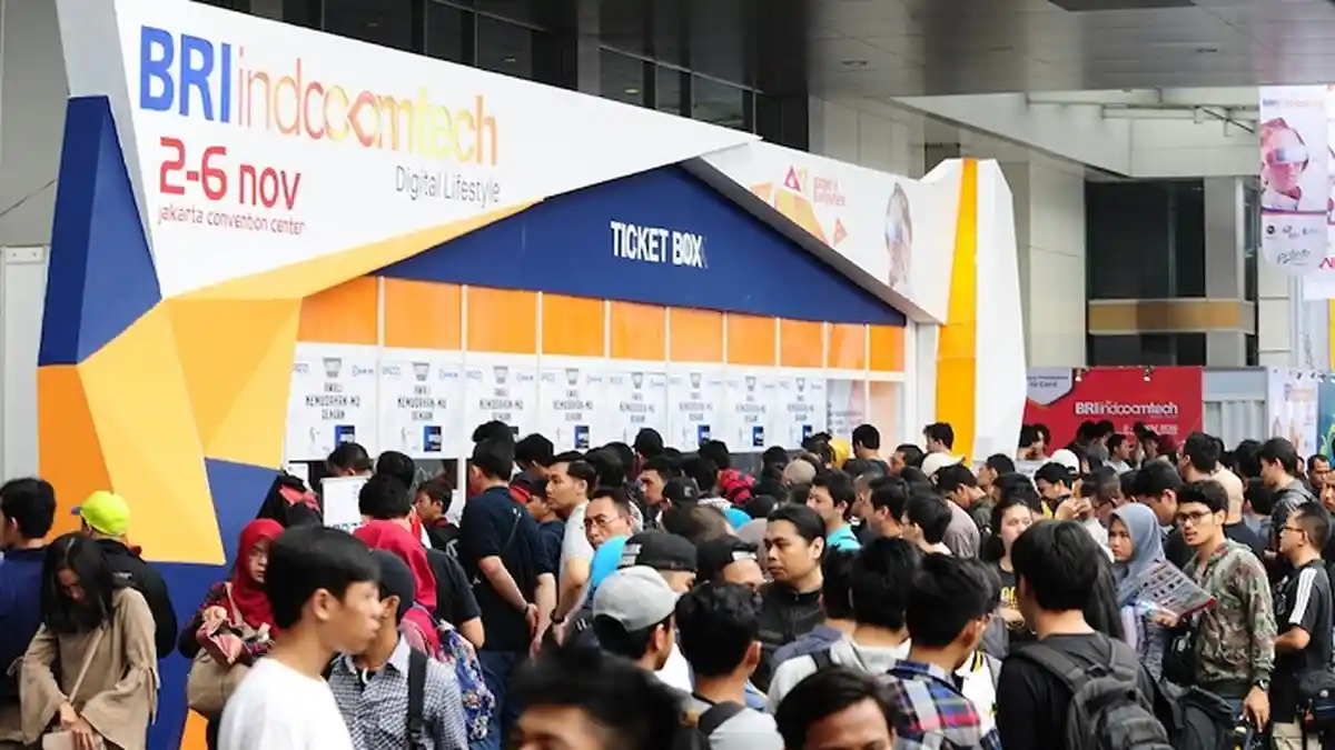 Pengunjung Antusias Penuhi Booth-Booth Peserta, BRI Indocomtech 2016 Berlangsung Kian Semarak