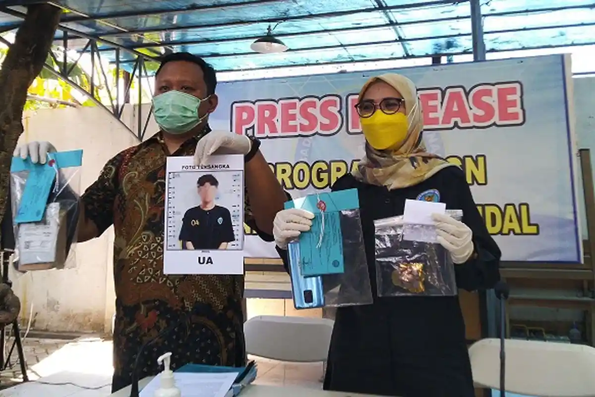 Stres Kuliah Tak Kunjung Rampung, Mahasiswa di Kendal Hibur Diri Lewat Jualan Tembakau Gorila