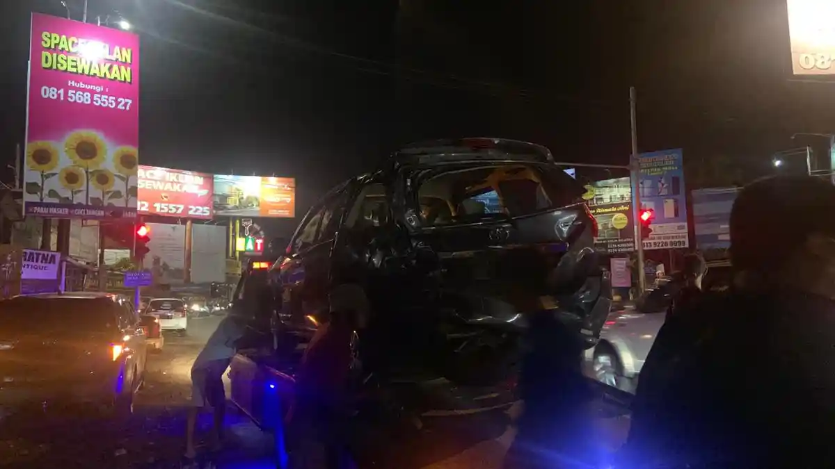 BREAKING NEWS: Tabrakan Karambol Terjadi di Ringroad Utara Monjali