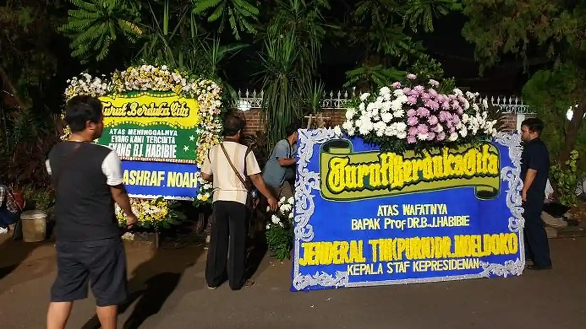 Karangan Bunga dari Bunga Citra Lestari Hingga Moeldoko Hiasi Kediaman BJ Habibie