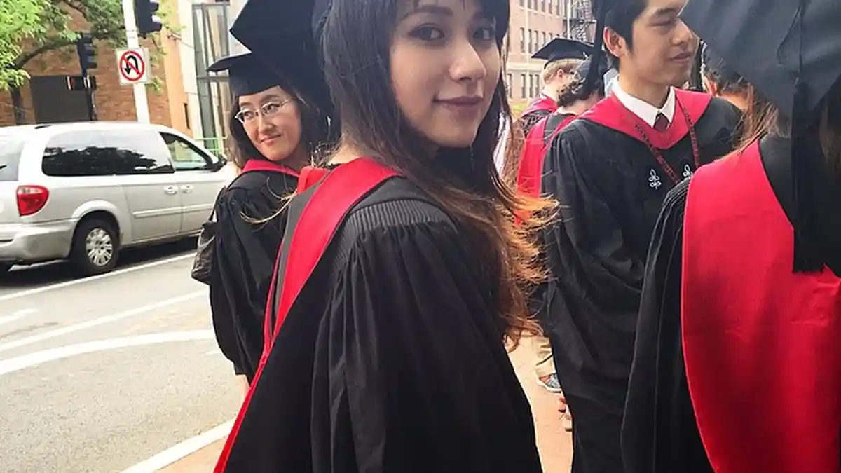 Cantik dan Pintar, Ini Dia Risa Santoso, Rektor Termuda di Indonesia dengan Usia Masih 27 Tahun