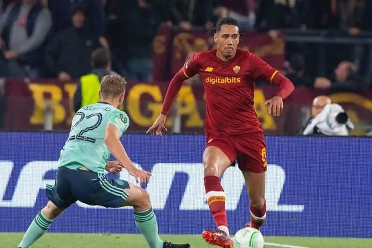 Bikin Inter Milan Gigit Jari, AS Roma Selangkah Lagi Pagari Chris Smalling dengan Kontrak Baru