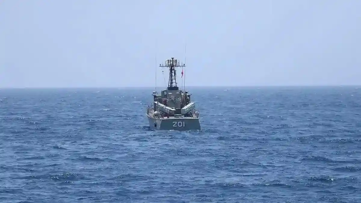 Kapal Perang Iran Diduga Diserang Kapal Selam Misterius di Perairan Sri Lanka