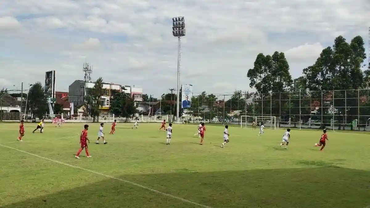 Tim Jateng Menang Telak Melawan Tim Sulsel di Pertandingan Sepakbola Pospenas IX