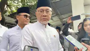 Menko-Pangan-Zulkifli-Hasan-saat-mengunjungi-Ponpes-Al-Khoziny-Sidoarjo-Jumat.jpg