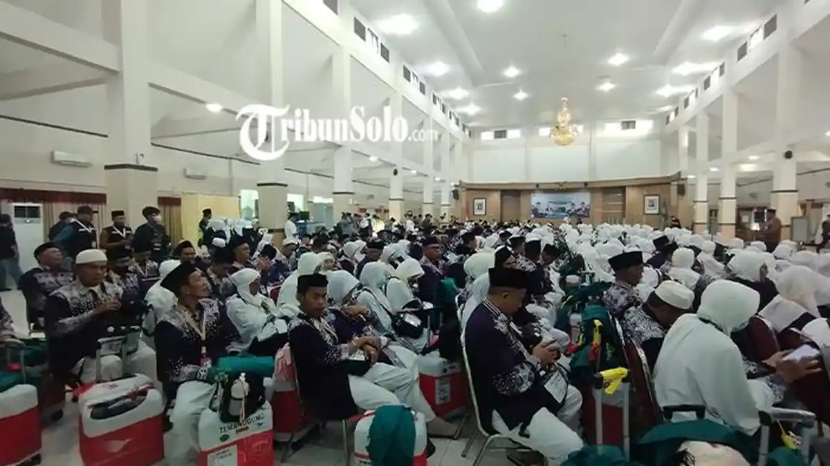 Begini Reaksi Jemaah Haji Kloter Pertama Jateng Dapat Pelayanan Fast Track