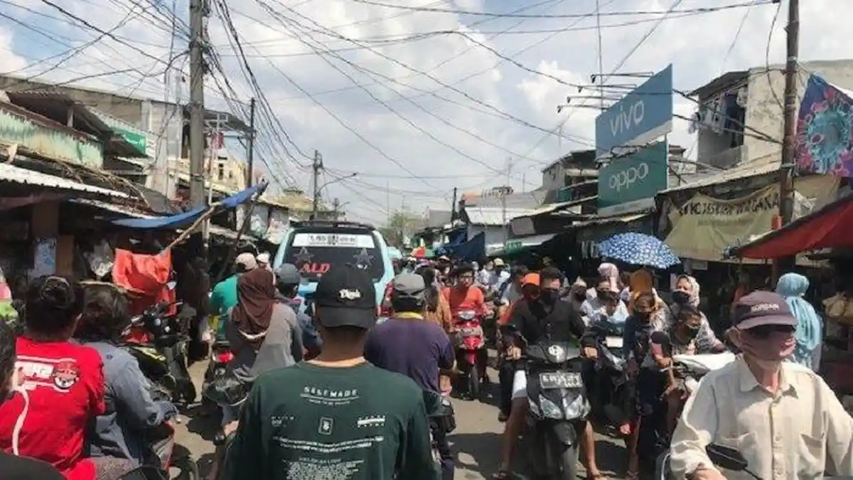 Pasar Warakas Tanjung Priok Ramai Dipenuhi Warga Sehari Jelang Lebaran