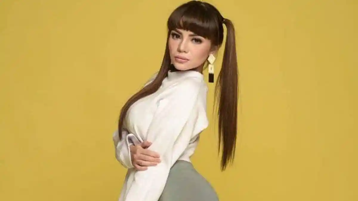 Tak Berkutik Semua Barang-barangnya Diperiksa, DJ Dinar Candy Digerebek di Rumahnya: Banyak Polisi