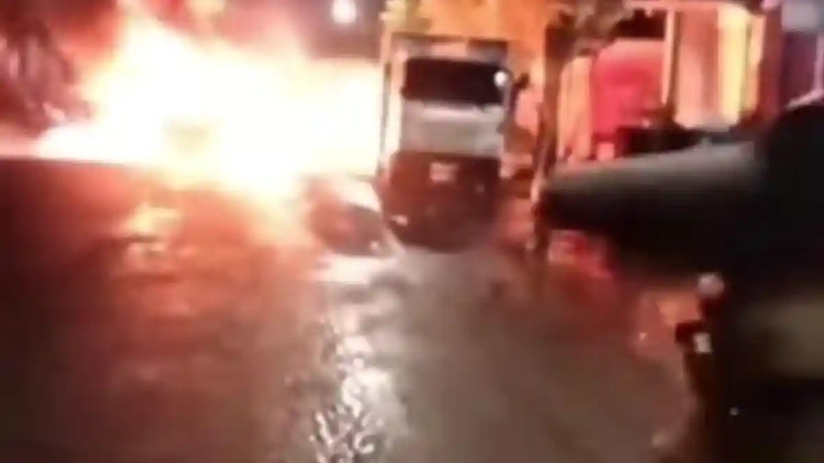 Viral Mobil Terbakar di Depan SPBU Madidir Bitung, Damkar Kerahkan 14 Aggota
