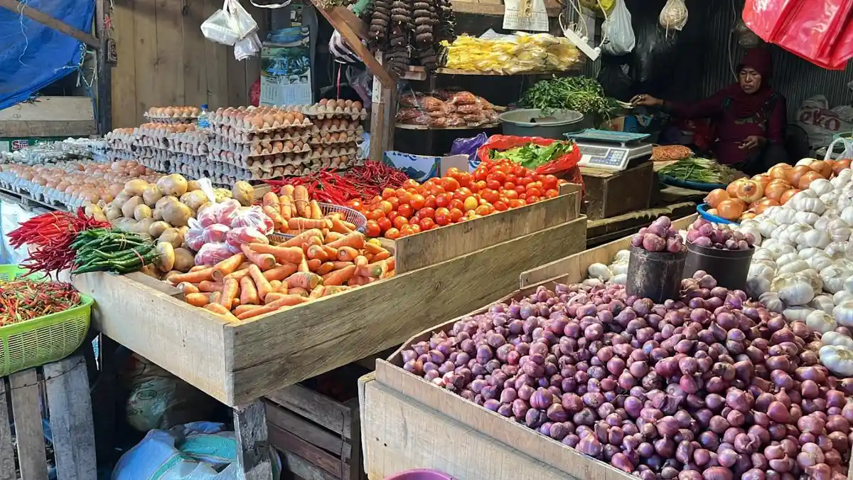 Update Harga Bahan Pokok di Pasar Korem Kendari Sultra, Bawang Merah dan Putih Rp50 Ribu per Kilo