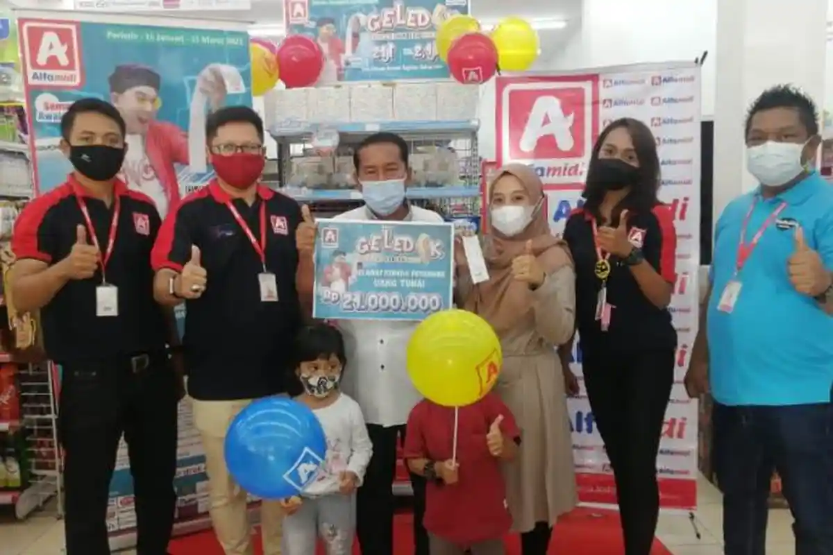 Haji Syamsul Gugup, Dapat Uang Tunai Rp 21 Juta Saat Belanja di Alfamidi