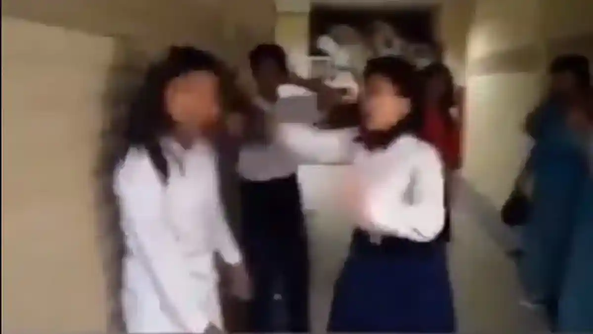 VIRAL 9 Siswa Tega Bullying Temannya di Mall, Kini Dikeluarkan Dari Sekolah Dan KJP Dicabut!