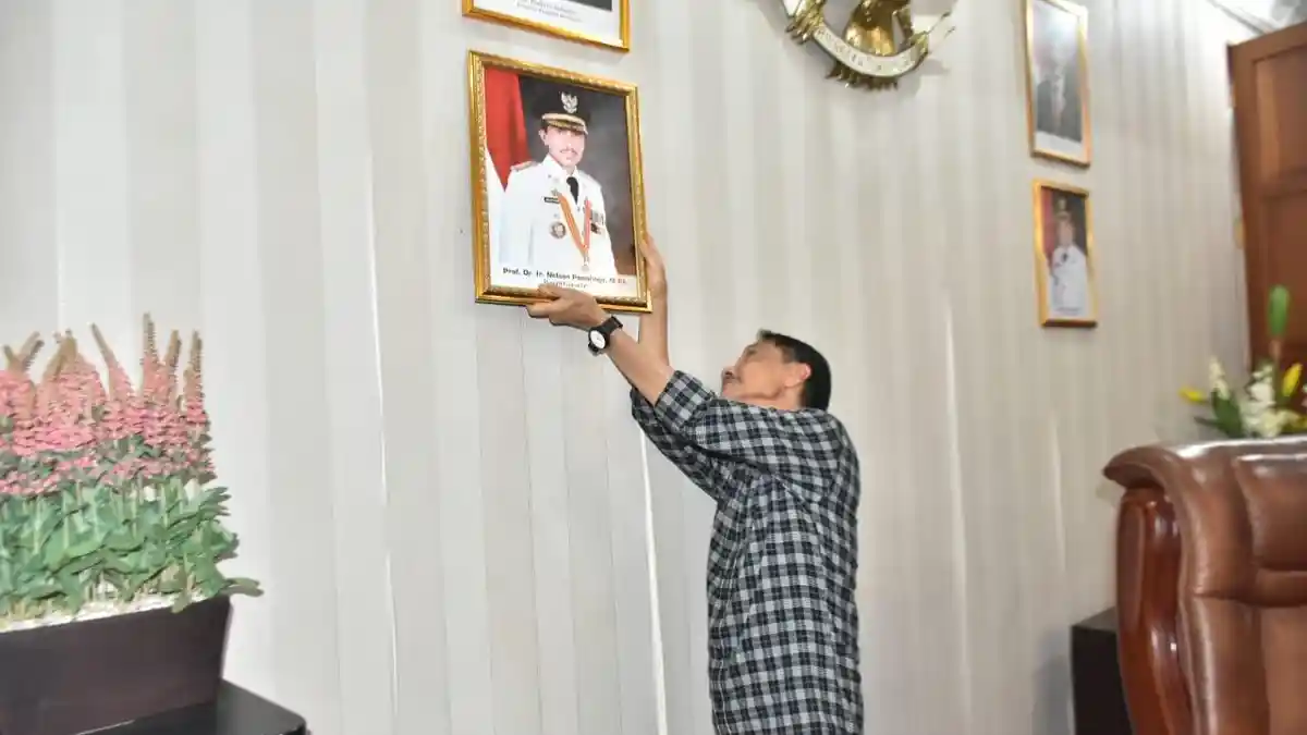 Akhir Masa Jabatan, Bupati Gorontalo Nelson Pomalingo Kemasi Barangnya, Kenang Masa Kepemimpinan