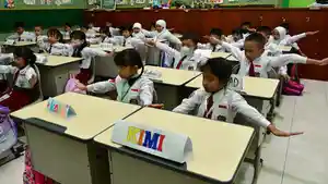 ILUSTRASI-Siswa-baru-beraktivitas-di-dalam-kelas-pada-hari-pertama-pembelajaran-sekolah.jpg
