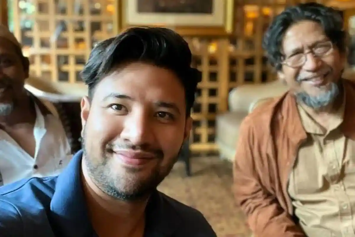 Ammar Zoni Bersumpah Tak Akan Pakai Narkoba Lagi Saat Peluk Jenazah Sang Ayah