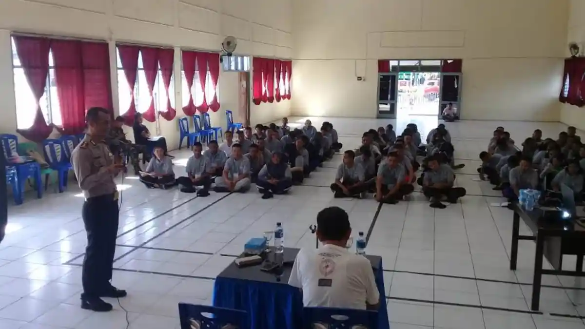 Polres Bitung Edukasi Mahasiswa Baru BLCC, Tangkal Berita Hoaks dan Radikalisme