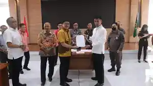 Kejati-Sulawesi-Utara-Serahkan-Aset-PT-Air-ke-Pemkot-Manado.jpg