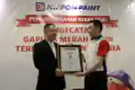 Nippon Paint Gelar Pengecatan Gapura Merah Putih 2022