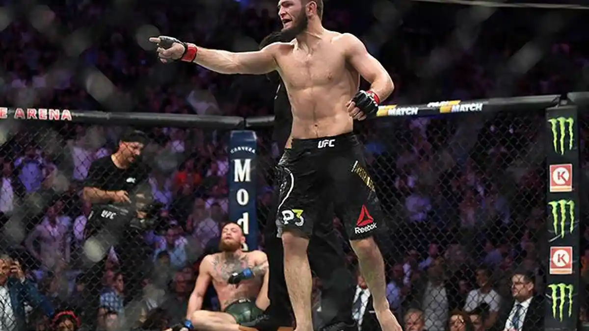 Selain di Arena, Conor McGregor Juga 'Babak Belur' Dihajar Netizen