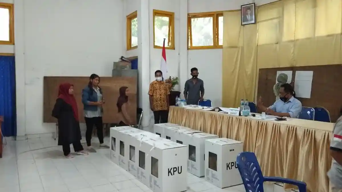 Pleno Rekapitulasi Hasil Penghitungan Suara Pemilu Kecamatan Komodo Berjalan Lancar