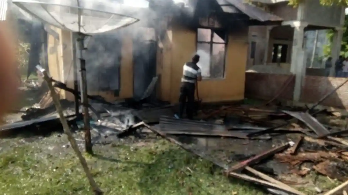BREAKING NEWS - Kebakaran Rumah di Lhokseumawe, Ibu dan Anak Ikut Terbakar